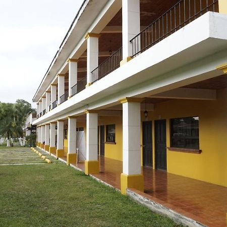 Zafra Hotel Retalhuleu Buitenkant foto