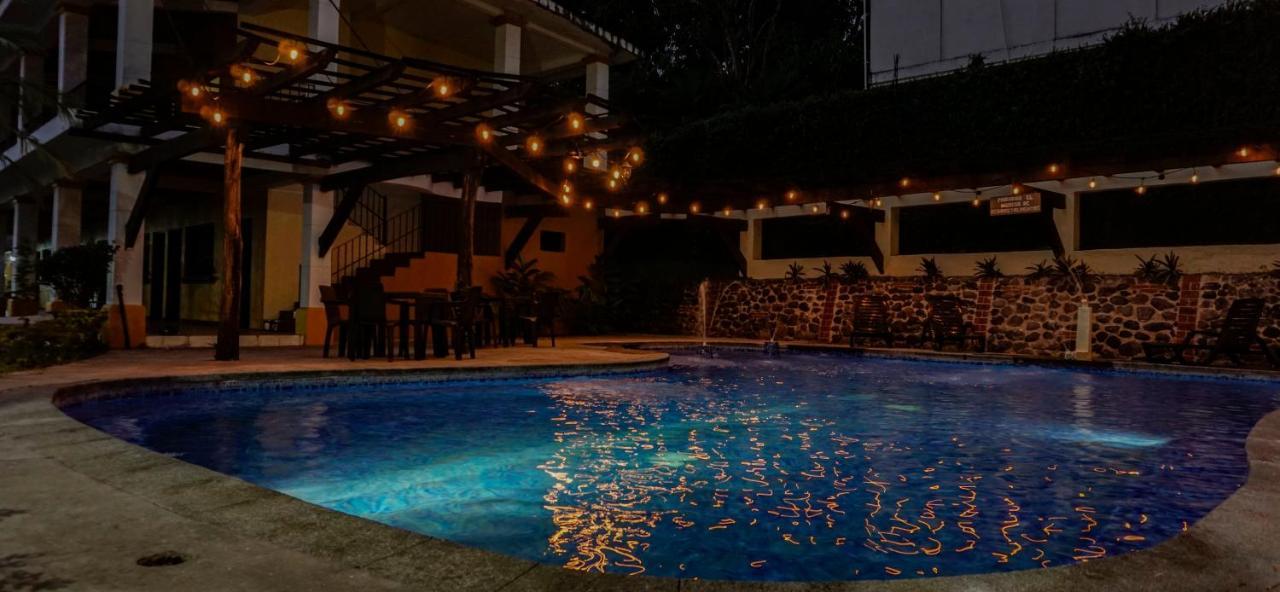 Zafra Hotel Retalhuleu Buitenkant foto