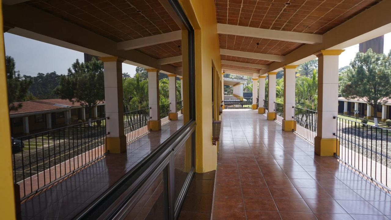 Zafra Hotel Retalhuleu Buitenkant foto