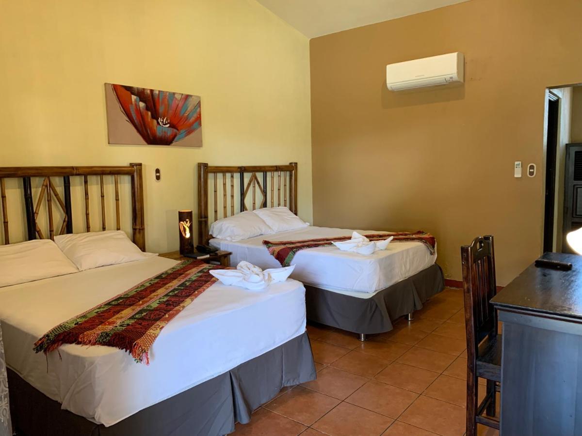Zafra Hotel Retalhuleu Buitenkant foto