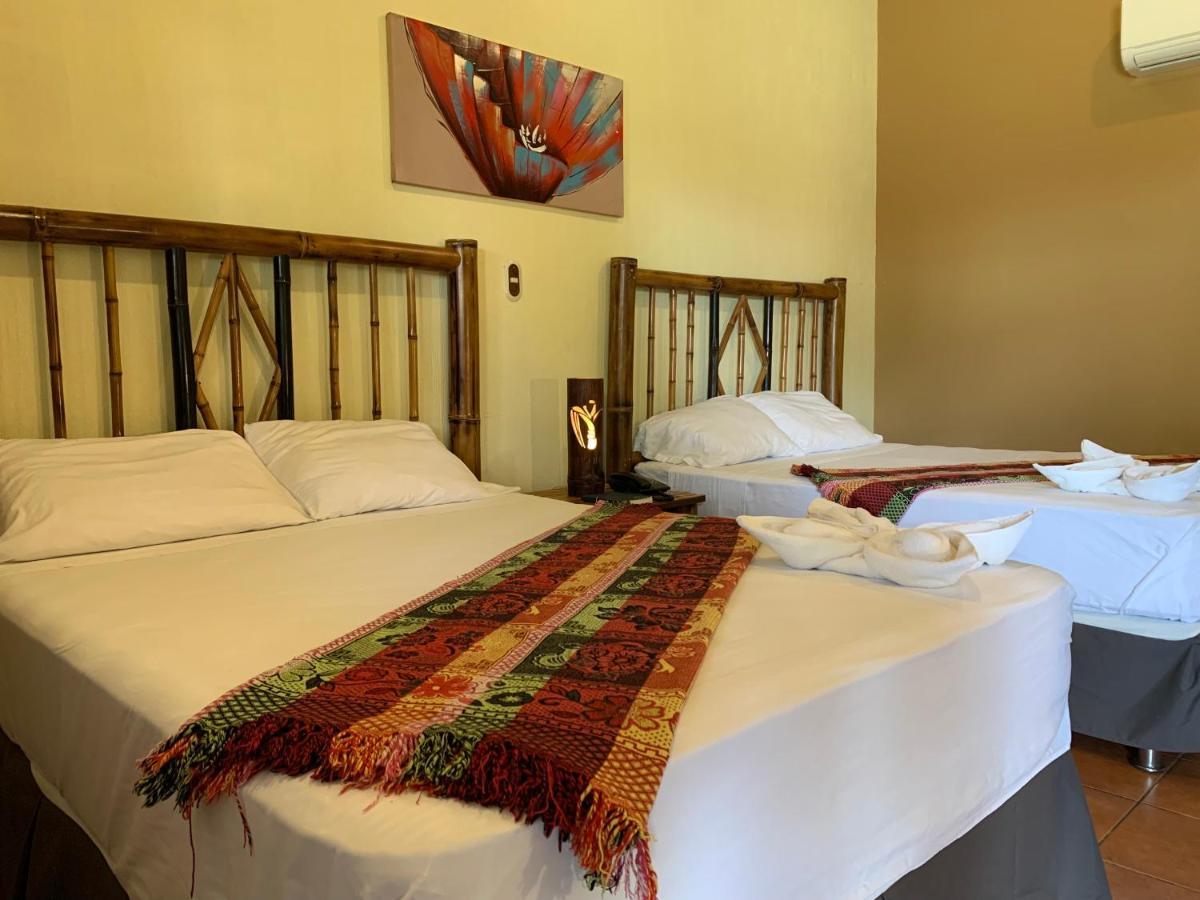 Zafra Hotel Retalhuleu Buitenkant foto