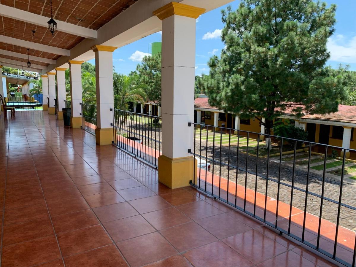 Zafra Hotel Retalhuleu Buitenkant foto