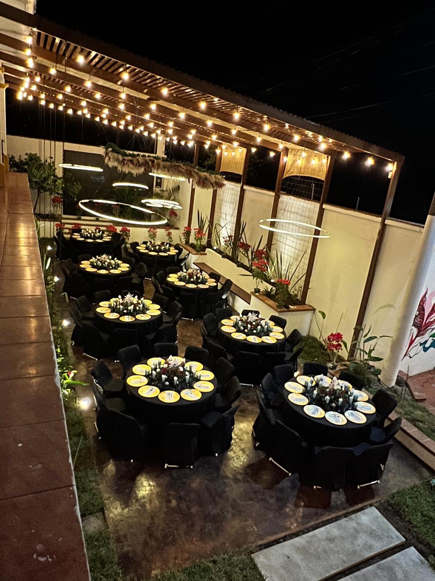 Zafra Hotel Retalhuleu Buitenkant foto
