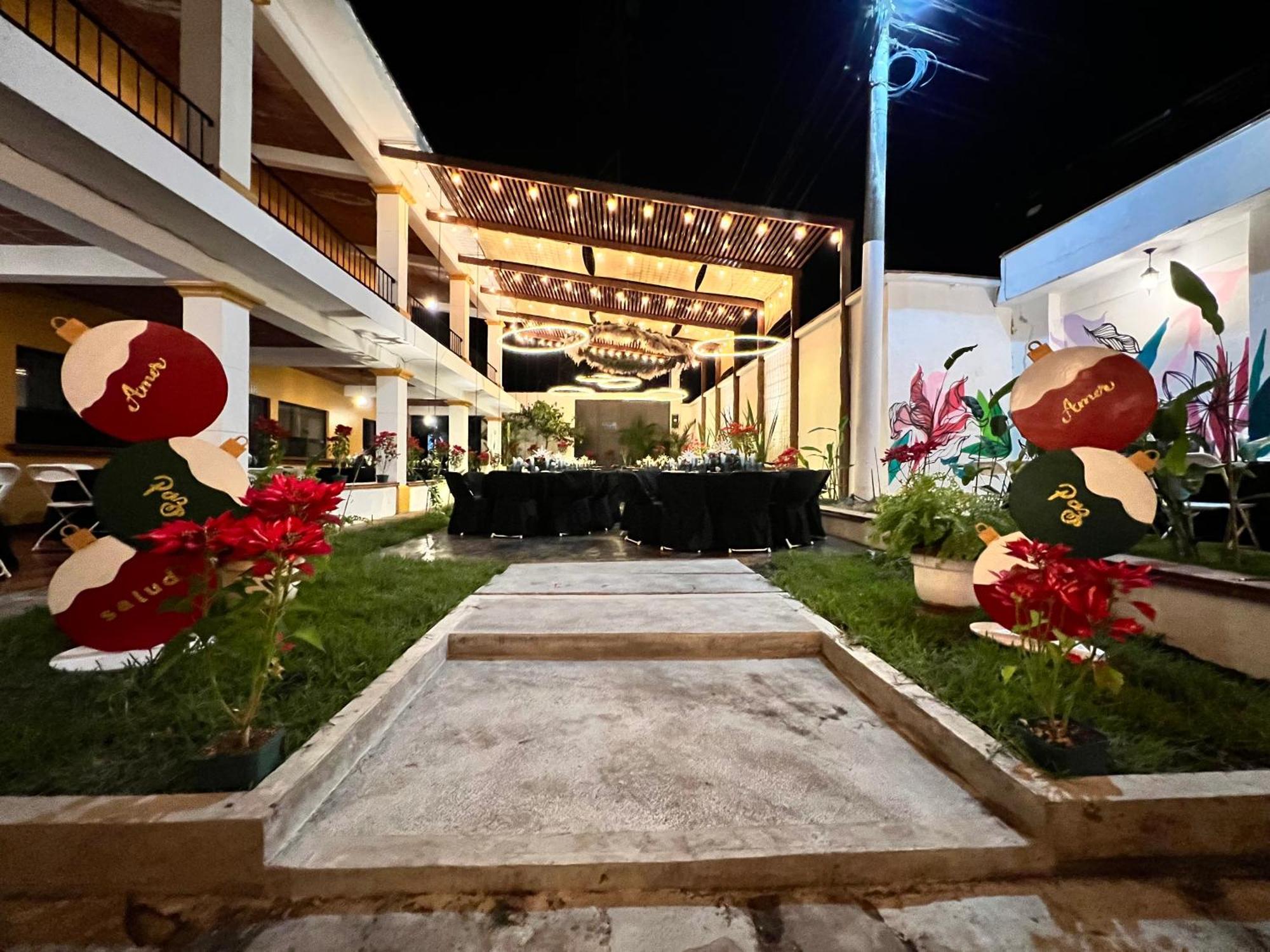 Zafra Hotel Retalhuleu Buitenkant foto